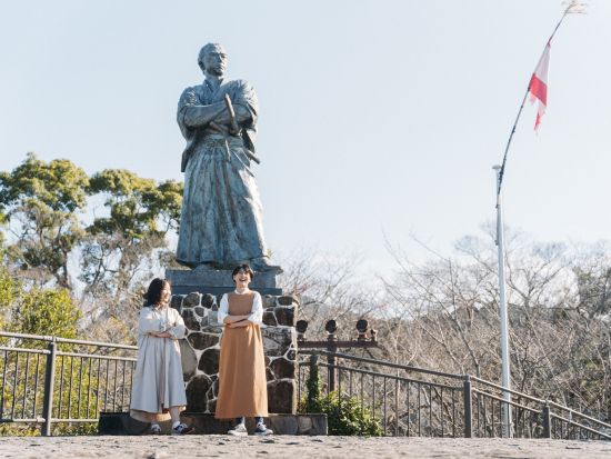坂本龍馬の足跡散策ツアー　4つの龍馬像＋風頭公園＋上野彦馬家墓地＋亀山社中記念館＋『竜馬がゆく』文学碑＋眼鏡橋 ＜午前・午後／約3時間／長崎市＞