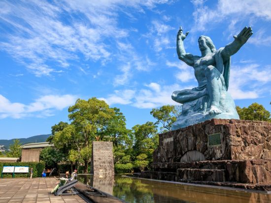 長崎市内散策ツアー　原爆落下中心地＋平和公園＋国立長崎原爆死没者追悼平和祈念館＋浦上天主堂 ＜午前・午後／約2時間／長崎市＞