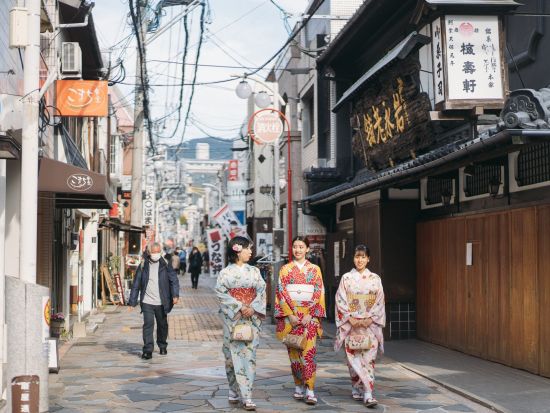 寺町散策ツアー　崇福寺＋晧臺寺＋興福寺＋光永寺　地元ガイドと一緒に和華蘭文化を感じる街歩き ＜午前・午後／約2時間／長崎市＞
