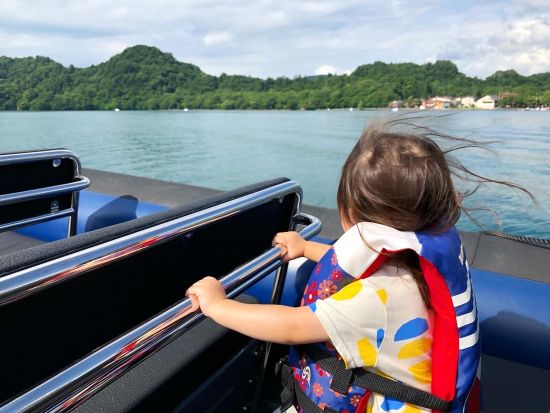 十和田湖パワーボートクルーズ　7つの海を旅したプロの航海士が秘境へご案内！ 他では体験できない十和田湖完全制覇＜4～11月／十和田湖＞by リブパイオニア