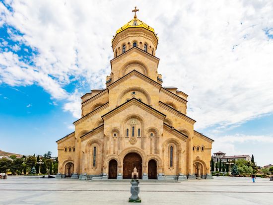 Tbilisi Holy Trinity Cathedral_pixta_65055388_XL