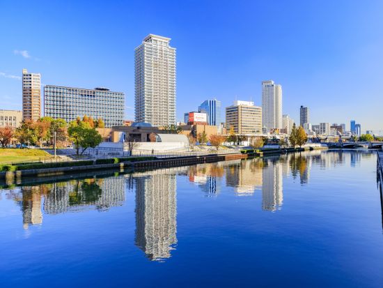 【歩こう！大阪】水都大阪 専属ガイドと行くプライベートウォーキングツアー 都会のオアシス中之島～大阪城を目指そう＜午前／軽食付／梅田駅発／4時間／1名より催行＞