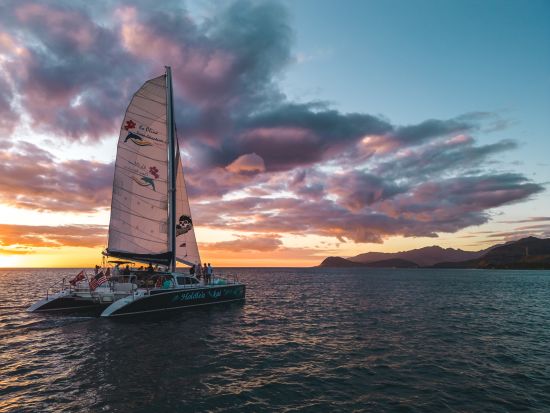 サンセットセーリング　アペタイザー＆アルコール3杯付き ＜ホロレアカイ号／コオリナ発＞