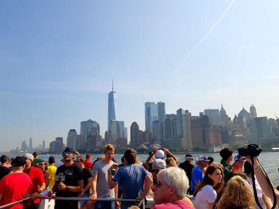 ニューヨーク自由の女神観光ツアー　リバティ島＆エリス島上陸 ＜半日／英語ガイド＞