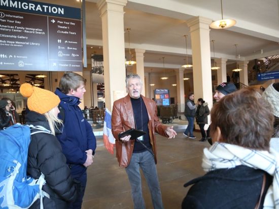 ニューヨーク自由の女神観光ツアー　リバティ島＆エリス島上陸 ＜半日／英語ガイド＞