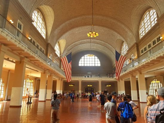 ニューヨーク自由の女神観光ツアー　リバティ島＆エリス島上陸 ＜半日／英語ガイド＞