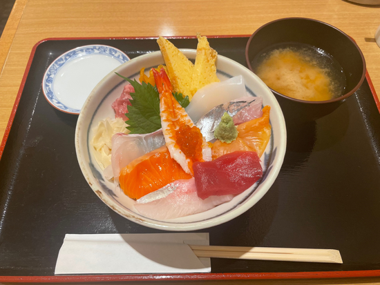 海鮮丼画像（20220913岩崎撮影）