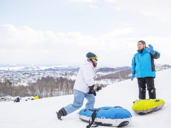 美瑛 雪原スノーエアボード体験 この爽快感はクセになる!?風を切って雪原を疾走しよう＜12月下旬～2月末／美瑛町＞by 丘のまちびえいDMO