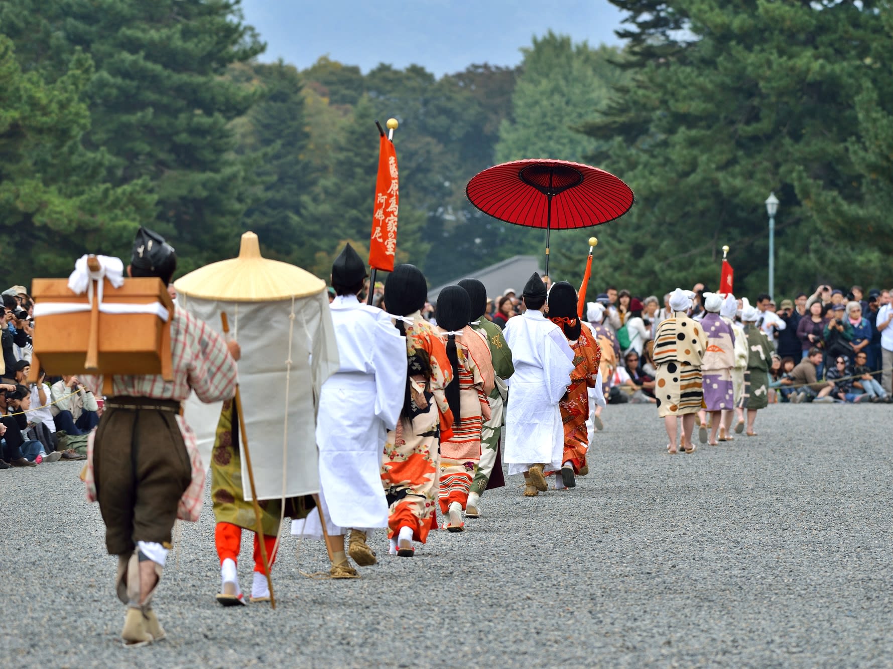 貸切観光タクシー 京都三大祭「時代祭」京都御苑 出水門観覧席＋タクシー送迎（2024年10月22日限定）＜2～3名／お食事・お買物券付き＞by  ヤサカ観光 | 京都の観光&遊び・体験・レジャー専門予約サイト VELTRA(ベルトラ)