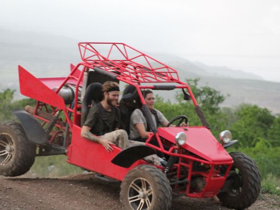 コーラルクレーター・アドベンチャーパーク　四輪バギー&ジップライン体験！全アトラクションを楽しめる遊び放題プラン