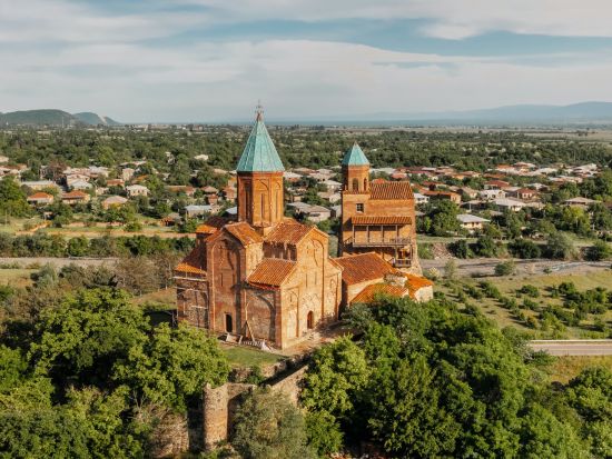 【プライベートツアー】2つの修道院を巡る カヘティ地方日帰りツアー＜車＋ガイド貸切／昼食付／トビリシ発＞
