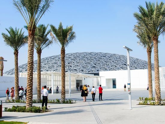 Abu Dhabi_Louvre Museum_shutterstock_1016272084