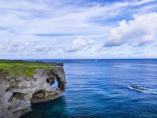 Japan_Okinawa_cape manzamo_shutterstock_671766094