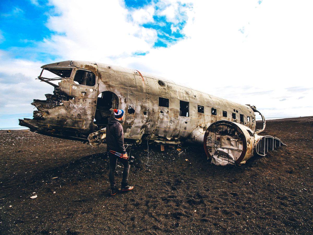 不時着した奇跡の飛行機を見学 黒い砂浜でバギー体験 南部観光ツアー レイキャヴィーク発 アイスランド アイスランド 旅行の観光 オプショナルツアー予約 Veltra ベルトラ