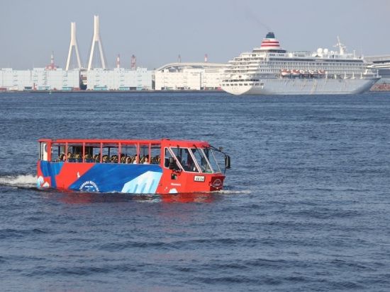 【水陸両用バス】スカイダック横浜｜バスのまま海へスプラッシュ！水上走行で横浜観光 ＜みなとハイカラコース＞