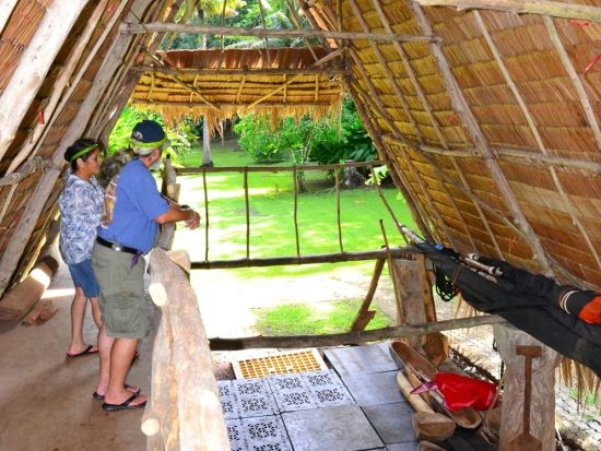 リバーSUP　大自然に囲まれたタロフォフォ川でのんびり水上散歩+美味しいチャモロ料理ランチ+古代遺跡を見学！＜午前／昼食付き／送迎付きプランあり／英語ガイド＞