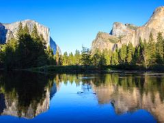 USA_Yosemite_Yosemite National Park_Merced River_shutterstock_607810994