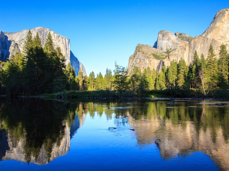 USA_Yosemite_Yosemite National Park_Merced River_shutterstock_607810994