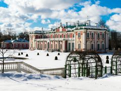 pixta_42116307_L