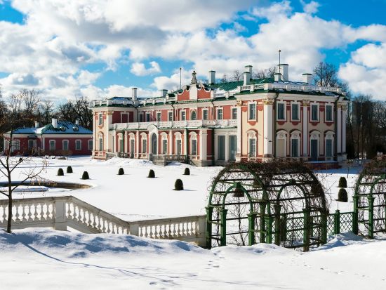 夏の離宮 カドリオルグ宮殿　半日観光ツアー ＜車＋ガイド貸切／タリン発＞