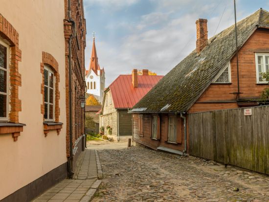 緑あふれるスィグルダ＆古都ツェースィス　日帰り観光ツアー ＜車＋ガイド貸切／リーガ発＞