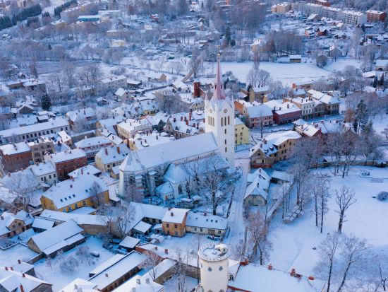 緑あふれるスィグルダ＆古都ツェースィス　日帰り観光ツアー ＜車＋ガイド貸切／リーガ発＞