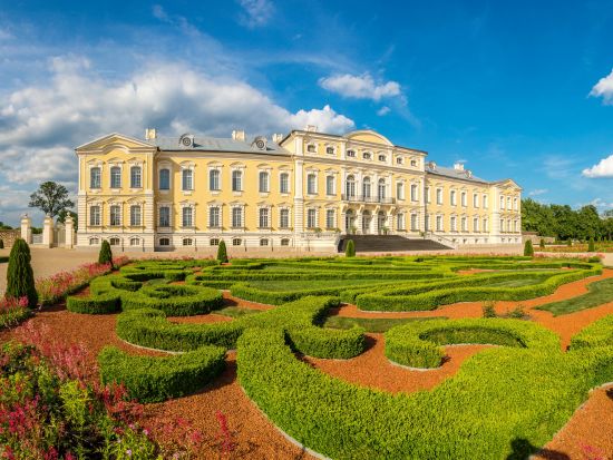 ルンダーレ宮殿　半日観光ツアー ＜車＋ガイド貸切／日本語または英語ガイド／リーガ発＞