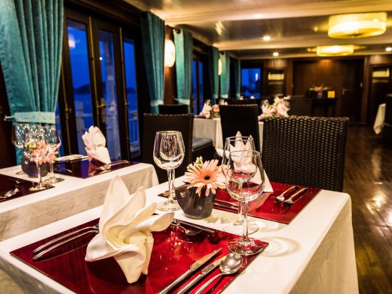 2大世界遺産を巡る！ハロン湾＋チャンアン1泊2日クルーズ「バーヤクラシック号」伝統的な木造テイストの帆船でアットホームな船旅を満喫