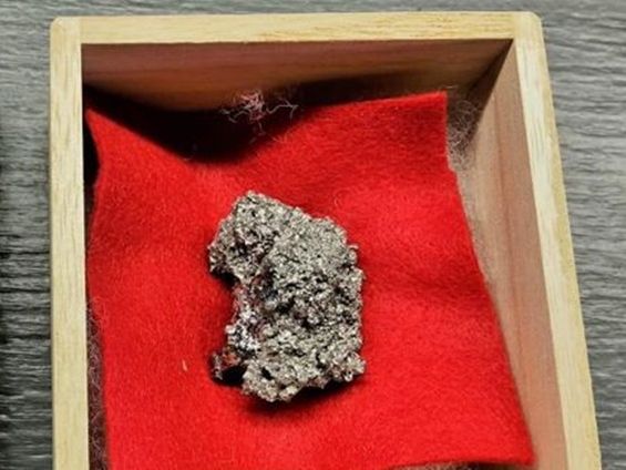 玉鋼 日本刀 たたら製鉄 貴重 美しい 高品質 高純度 お守り 玉鋼 日本刀 たたら製鉄 貴重 美しい 高品質 高純度 お守り｜Yahoo