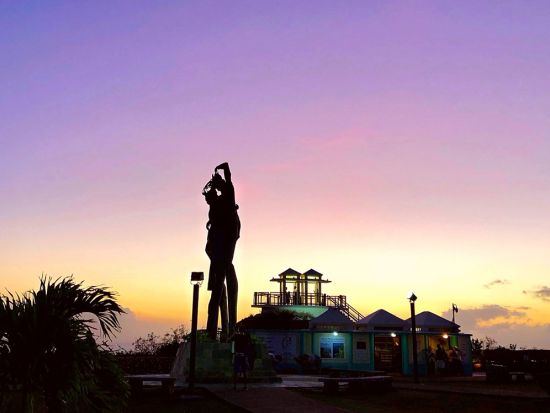 【人気日本人ガイド完全貸切】夕方から楽しむ凝縮ツアー　恋人岬夕日観賞＆選べる人気ローカルレストランディナー＆夜景と星空観賞＆Kマートショッピング