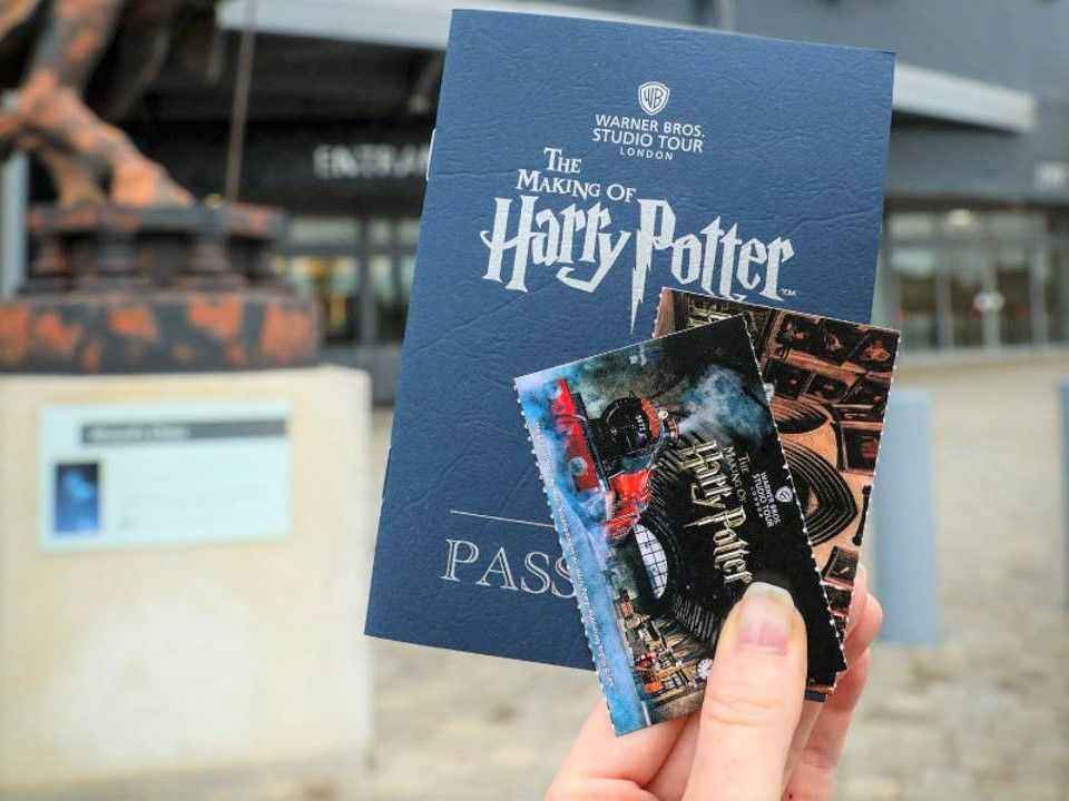 ハリーポッター ロンドン スタジオツアー 公式ガイドブックハリーポッター ロンドン スタジオツアー 公式ガイドブック