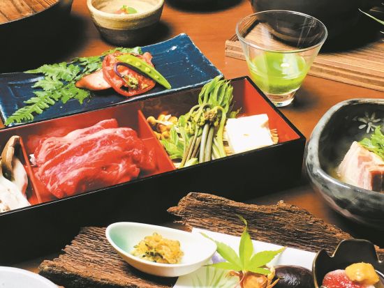 【上野駅発】群馬県伊香保温泉行きツアー JR＋横手館1泊2日 ぐんま地産地消山の会席 予約と同時に座席指定！