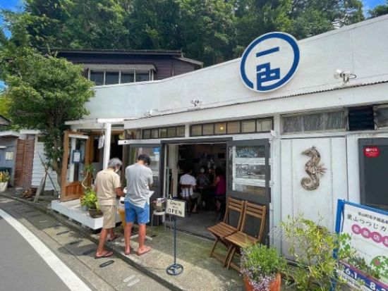 湘南・葉山 サーフィン体験 レンタルまたは経験豊富なローカルサーファーのレッスン付きプランも！＜半日／一色海岸＞by 一色BASE