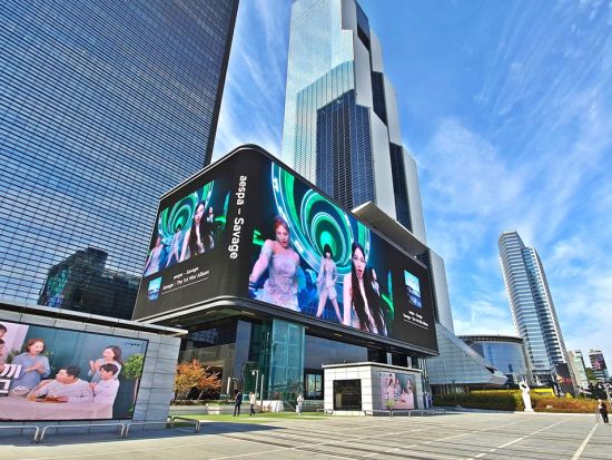 ソウル市内観光ツアー　人気エリア「江南＆弘大」凝縮！ソウルスカイ展望台＋ピョルマダン図書館＋望遠市場＋弘大＋国立中央博物館＜午前・1日／日本語ガイド／明洞解散＞