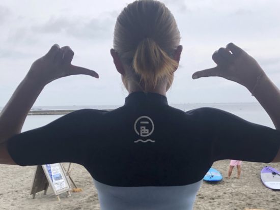 湘南・葉山 サーフィン体験 レンタルまたは経験豊富なローカルサーファーのレッスン付きプランも！＜半日／一色海岸＞by 一色BASE