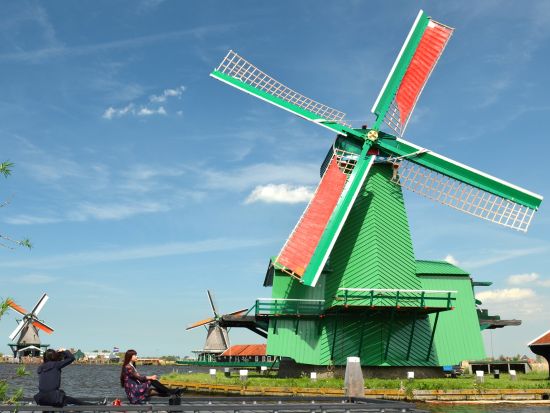 ザーンセ・スカンスの風車村　観光ツアー ＜チーズ試食付き／英語ガイド／アムステルダム発＞