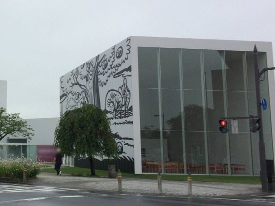 貸切観光タクシー 三沢航空科学館と十和田現代美術館めぐり　現代アートとサイエンスに触れる旅へ＜4時間／星野リゾート青森屋発／八戸解散＞