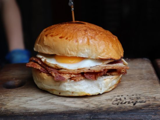 ロンドン食べ歩き7か所！人気のバラ・マーケットとパブを巡る ロンドンブリッジ グルメ＋観光ウォーキングツアー＜英語／少人数制／３時間＞