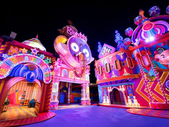 カーニバルマジックプーケット入場券　華やかな光に包まれたタイ・スタイルのカーニバルを堪能＜往復シャトル＞