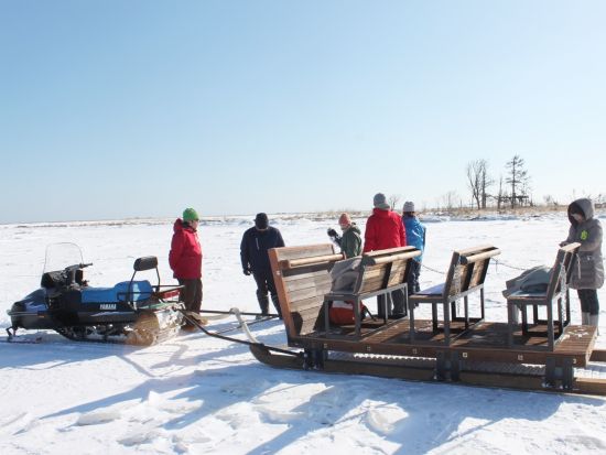 氷平線ソリ＆氷下待網漁見学ツアー 伝統的な漁を見学！氷に開けた穴から、大量のお魚が…！＜60分／1月～3月／別海町＞by野付半島ネイチャーセンター