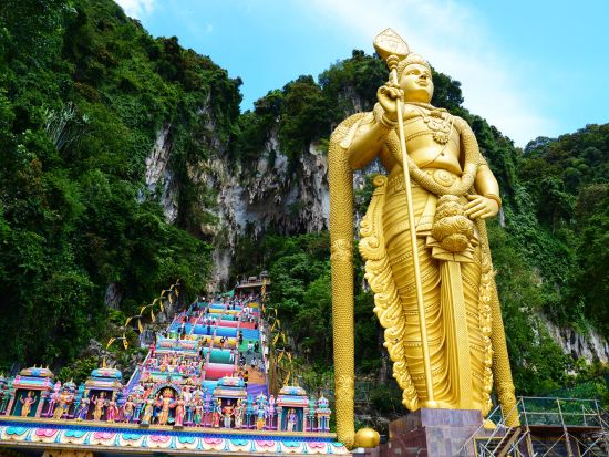 クアラルンプール市内 1日観光ツアー　バトゥー洞窟＆王宮＆国立モスク＆ペトロナスツインタワー外観 ＜飲茶ランチ付き／日本語ガイド＞