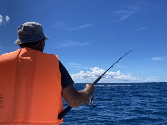 1組限定！サビキ釣りツアー 生まれも育ちも石垣島のオーナーがご案内！短時間でサクッと海釣りを体験＜2時間／石垣島発＞