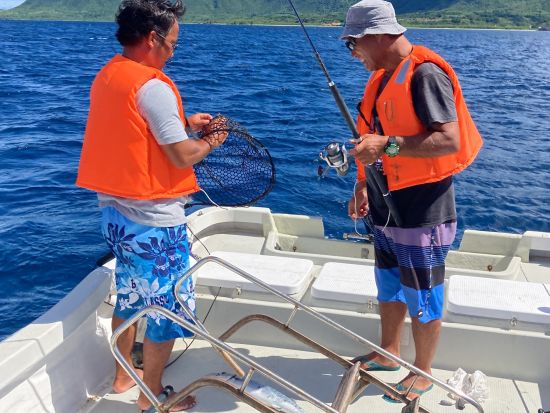 1組限定！サビキ釣りツアー 生まれも育ちも石垣島のオーナーがご案内！短時間でサクッと海釣りを体験＜2時間／石垣島発＞