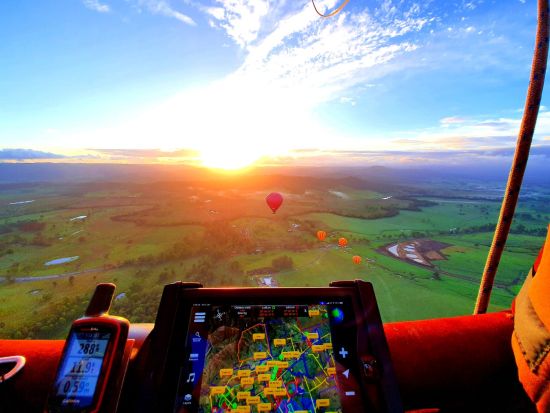 【2026年1月1日限定】熱気球遊覧飛行「初日の出」鑑賞ツアー　空を赤く染める感動の絶景で新年の幕開け！＜午前／英語ガイド／ケアンズ市内発着＞