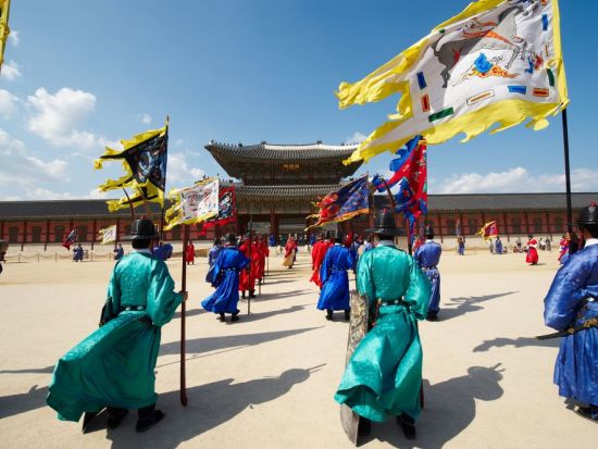 ソウル市内観光ツアー　景福宮（キョンボックン）＋守門将交代式＋曹渓寺＜午前／日本語ガイド／明洞または南大門解散＞