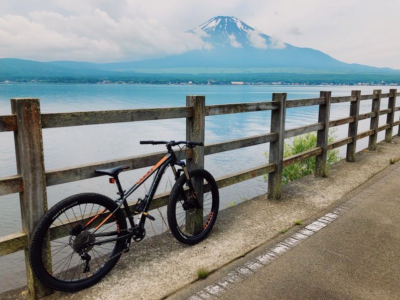 地元ガイドの案内で行く！山中湖一周サイクリングツアー 富士五湖で一