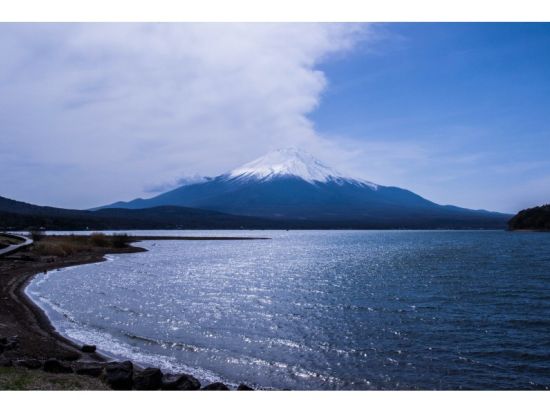 地元ガイドの案内で行く！本栖湖一周サイクリングツアー　千円札にも描かれた富士山の風景を楽しむコース＜富士河口湖町本栖＞