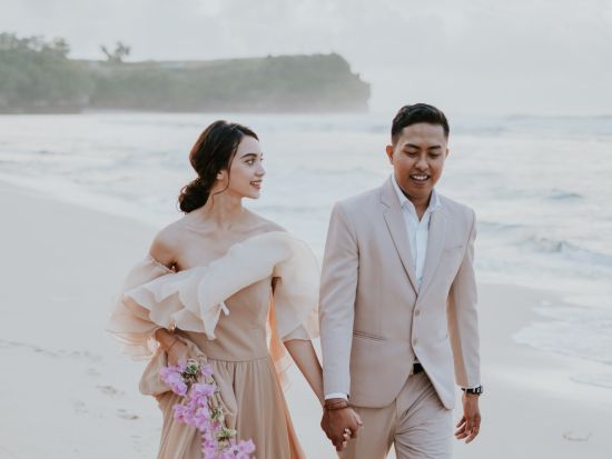 ウェディングフォト　スタイリッシュなビーチフォトツアー　新婦様ヘア＆メイク込み ＜午後／⽇本語対応＞