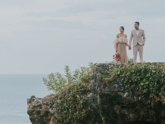 ウェディングフォト　スタイリッシュなビーチフォトツアー　新婦様ヘア＆メイク込み ＜午後／⽇本語対応＞
