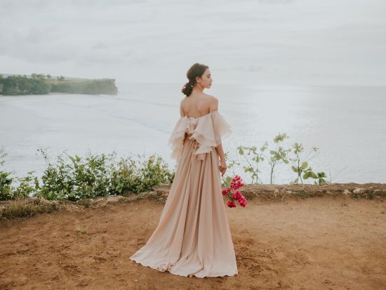 ウェディングフォト　スタイリッシュなビーチフォトツアー　新婦様ヘア＆メイク込み ＜午後／⽇本語対応＞